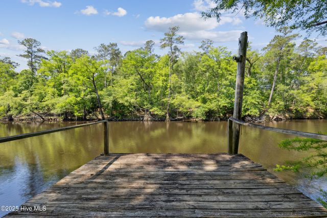 975 River Bend Drive, Burgaw, NC 28425