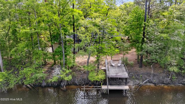 975 River Bend Drive, Burgaw, NC 28425