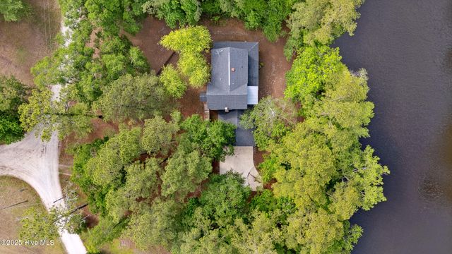 975 River Bend Drive, Burgaw, NC 28425