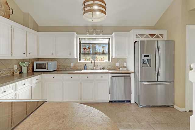 81 Harbour Point Circle, Coldspring, TX 77331