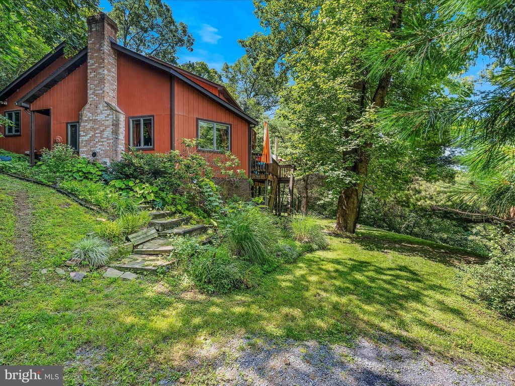1149 DEER RAPIDS RD, Strasburg, VA 22657