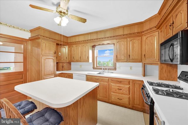 141 HARRISTOWN RD, Paradise, PA 17562