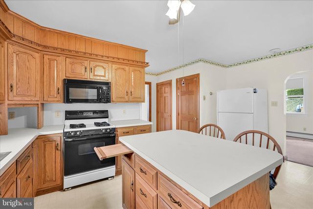 141 HARRISTOWN RD, Paradise, PA 17562