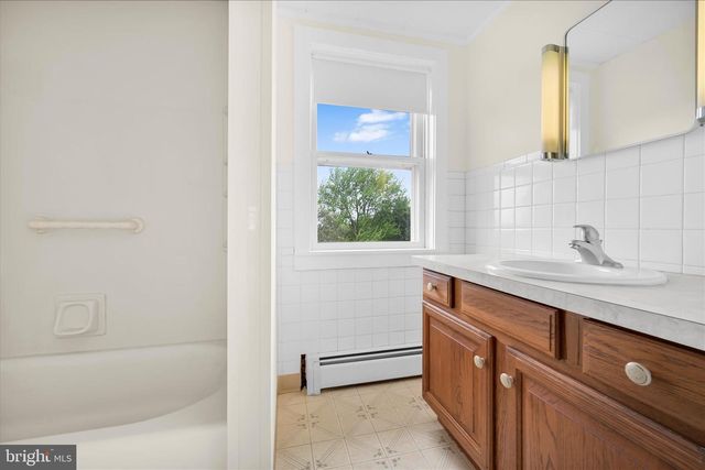 141 HARRISTOWN RD, Paradise, PA 17562