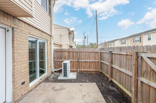 972 Park Meadow Drive, Beaumont, TX 77706