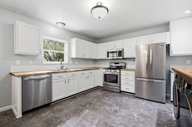 181 Brooksedge Drive, Pataskala, OH 43062