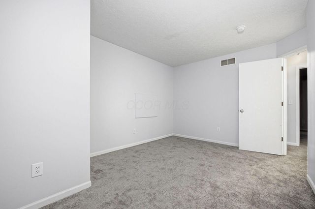 181 Brooksedge Drive, Pataskala, OH 43062