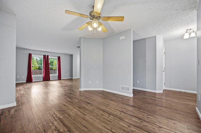 181 Brooksedge Drive, Pataskala, OH 43062