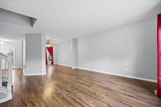 181 Brooksedge Drive, Pataskala, OH 43062