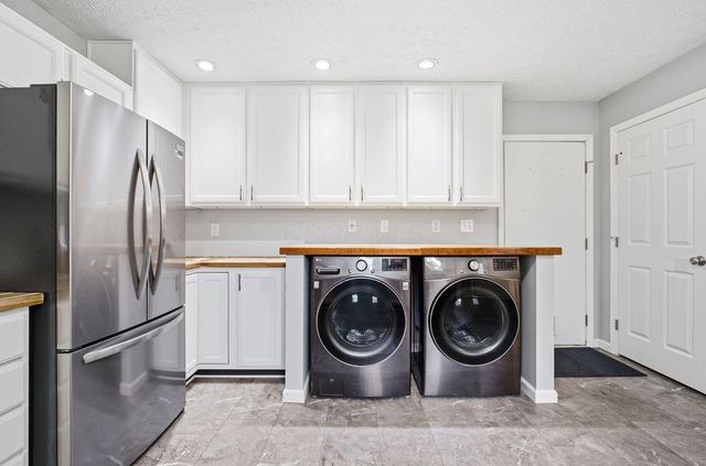 181 Brooksedge Drive, Pataskala, OH 43062