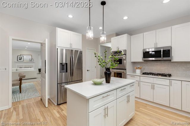 30485 Helmandale Drive, Franklin, MI 48025