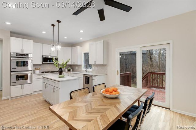 30485 Helmandale Drive, Franklin, MI 48025