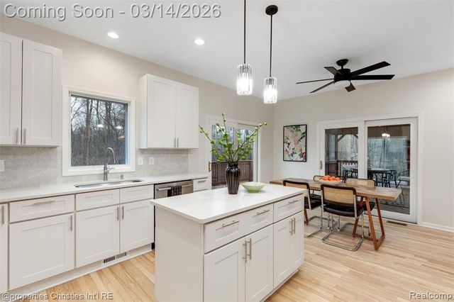 30485 Helmandale Drive, Franklin, MI 48025