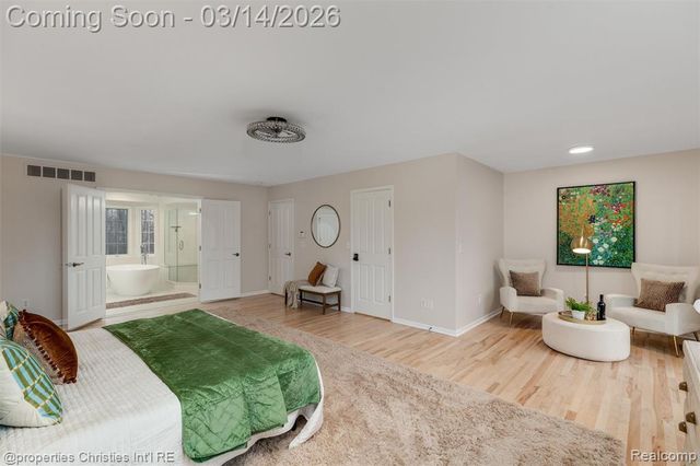 30485 Helmandale Drive, Franklin, MI 48025