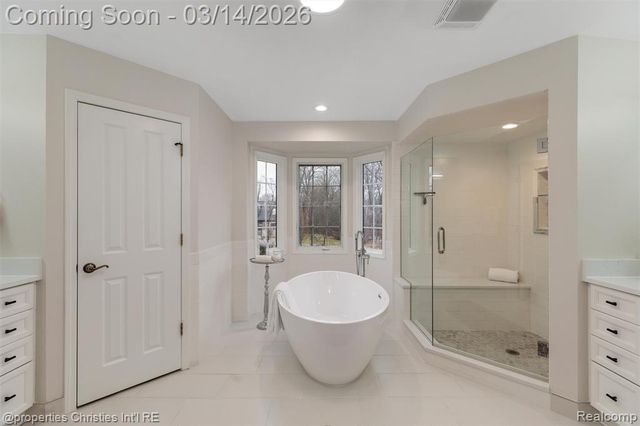 30485 Helmandale Drive, Franklin, MI 48025