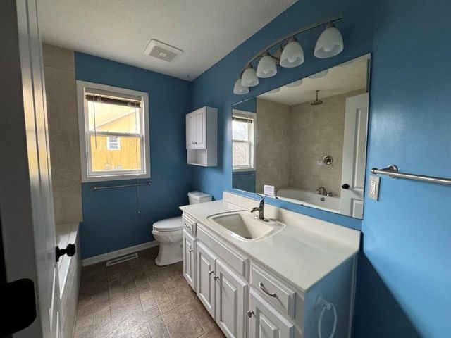 2200 NW Harbor Place, Blue Springs, MO 64015