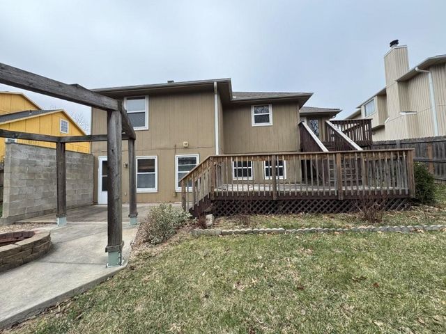 2200 NW Harbor Place, Blue Springs, MO 64015