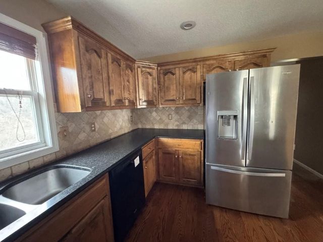 2200 NW Harbor Place, Blue Springs, MO 64015