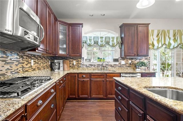 509 Hanbury RD W, Chesapeake, VA 23322