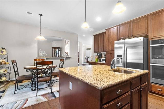 509 Hanbury RD W, Chesapeake, VA 23322