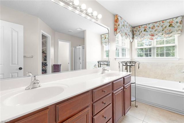 509 Hanbury RD W, Chesapeake, VA 23322