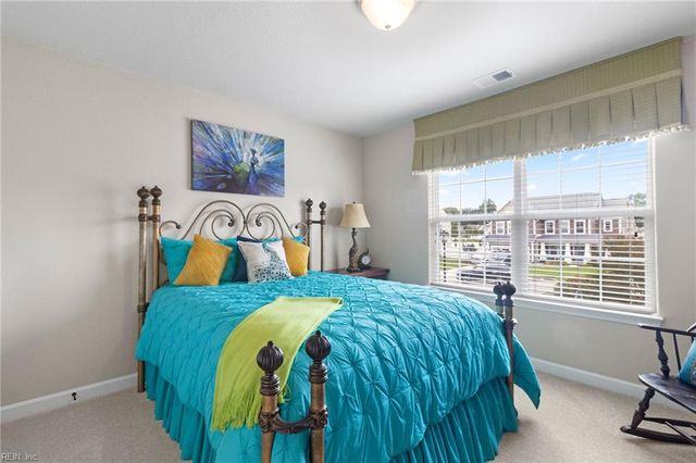 509 Hanbury RD W, Chesapeake, VA 23322