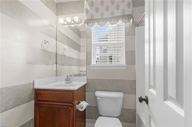 509 Hanbury RD W, Chesapeake, VA 23322