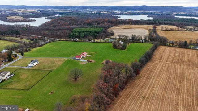 130 TROXEL RD, Shoemakersville, PA 19555