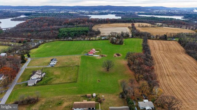 130 TROXEL RD, Shoemakersville, PA 19555