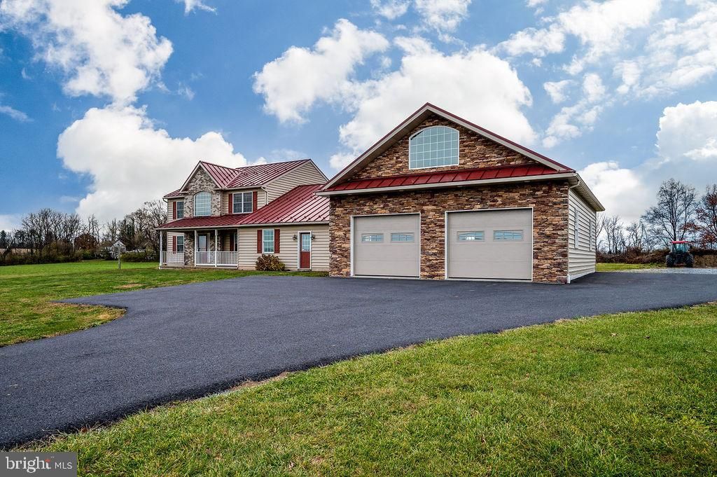 130 TROXEL RD, Shoemakersville, PA 19555