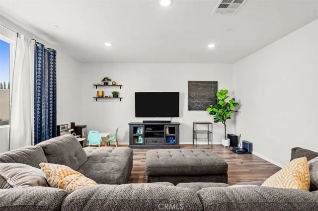 9689 Scioscia Street, Riverside, CA 92503