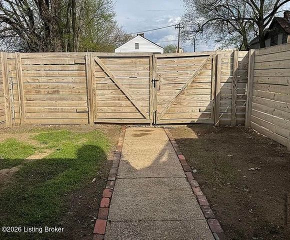 1439 S 8th St, Louisville, KY 40208