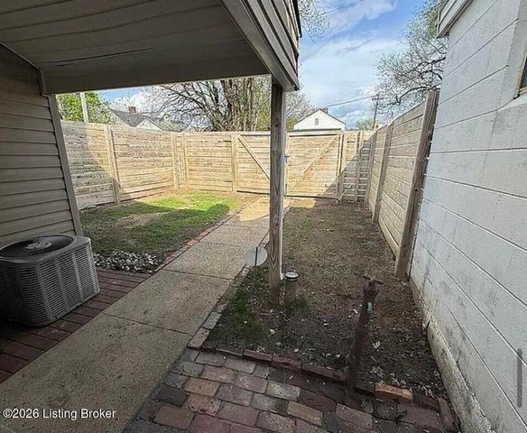 1439 S 8th St, Louisville, KY 40208