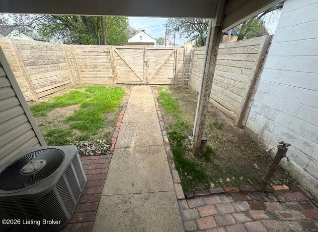 1439 S 8th St, Louisville, KY 40208