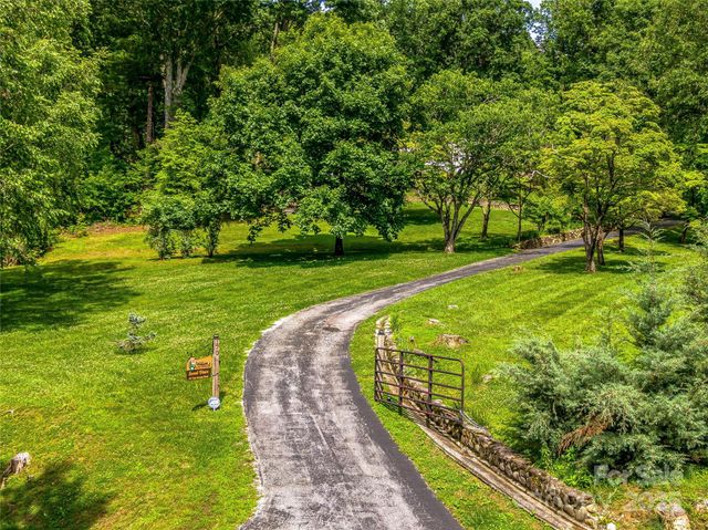 170 Twin Springs Road, Hendersonville, NC 28792