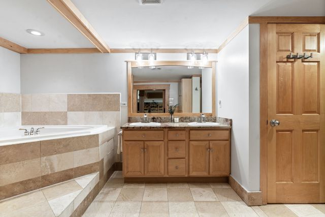 2350 N Kedzie Avenue H, Chicago, IL 60647
