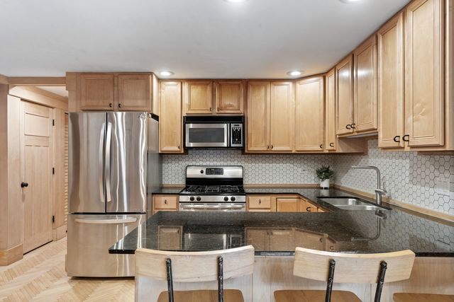 2350 N Kedzie Avenue H, Chicago, IL 60647