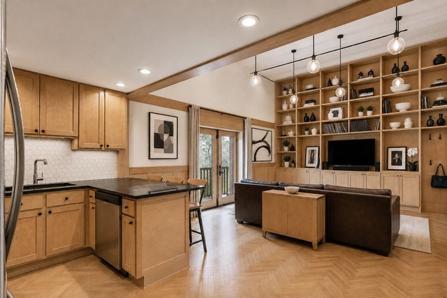 2350 N Kedzie Avenue H, Chicago, IL 60647