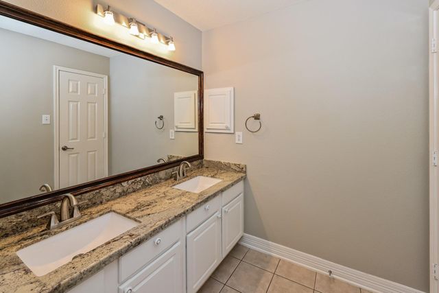 17714 Meadow Crossing Lane, Houston, TX 77095