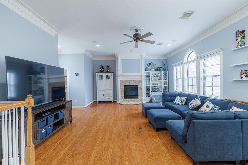 Image 11 of property listing at 5424 Blossom Street 3, Houston, TX 77007