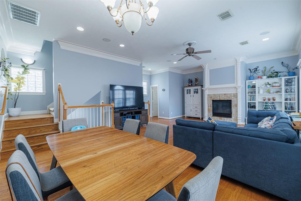 Image 13 of property listing at 5424 Blossom Street 3, Houston, TX 77007