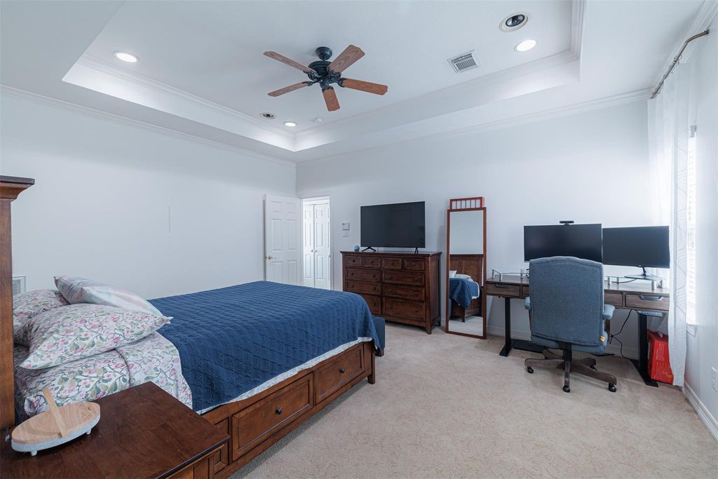 Image 17 of property listing at 5424 Blossom Street 3, Houston, TX 77007