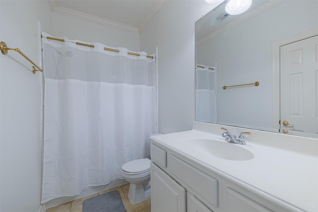 Image 22 of property listing at 5424 Blossom Street 3, Houston, TX 77007