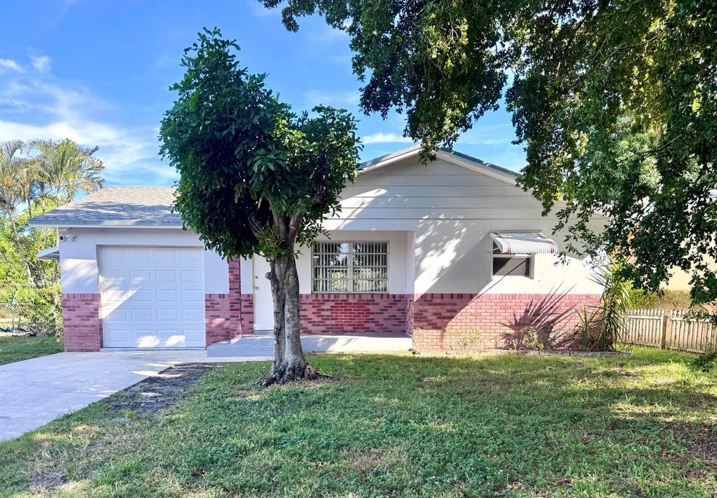 3692 Corrigan Court, Palm Springs, FL 33461