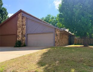 7311 Kings Manor Court, Oklahoma City, OK 73132