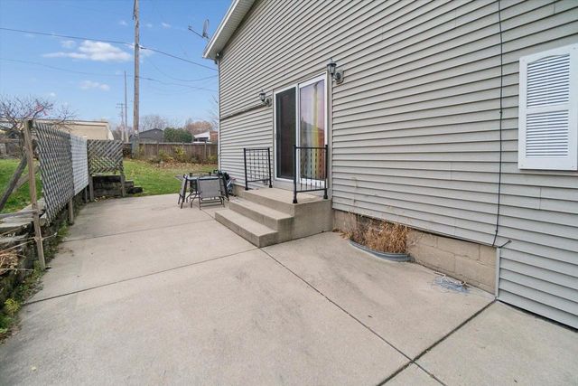 1663 S 100th STREET, West Allis, WI 53214