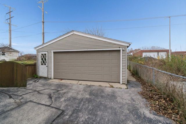 1663 S 100th STREET, West Allis, WI 53214