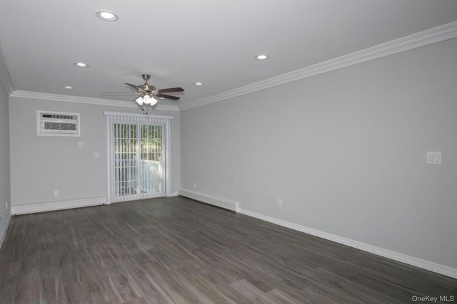 2 Victorian Court 61, Holtsville, NY 11742