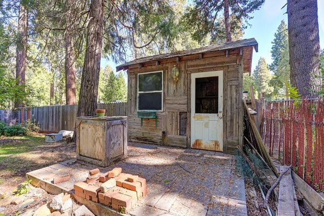 2889 Willow St, Pollock Pines, CA 95726