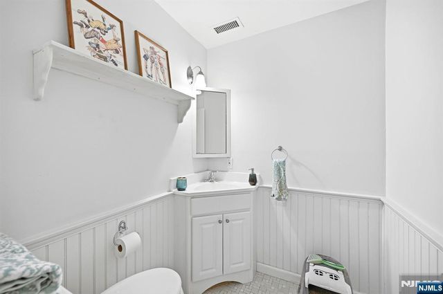 9 New Bedford Road G, West Milford, NJ 07480